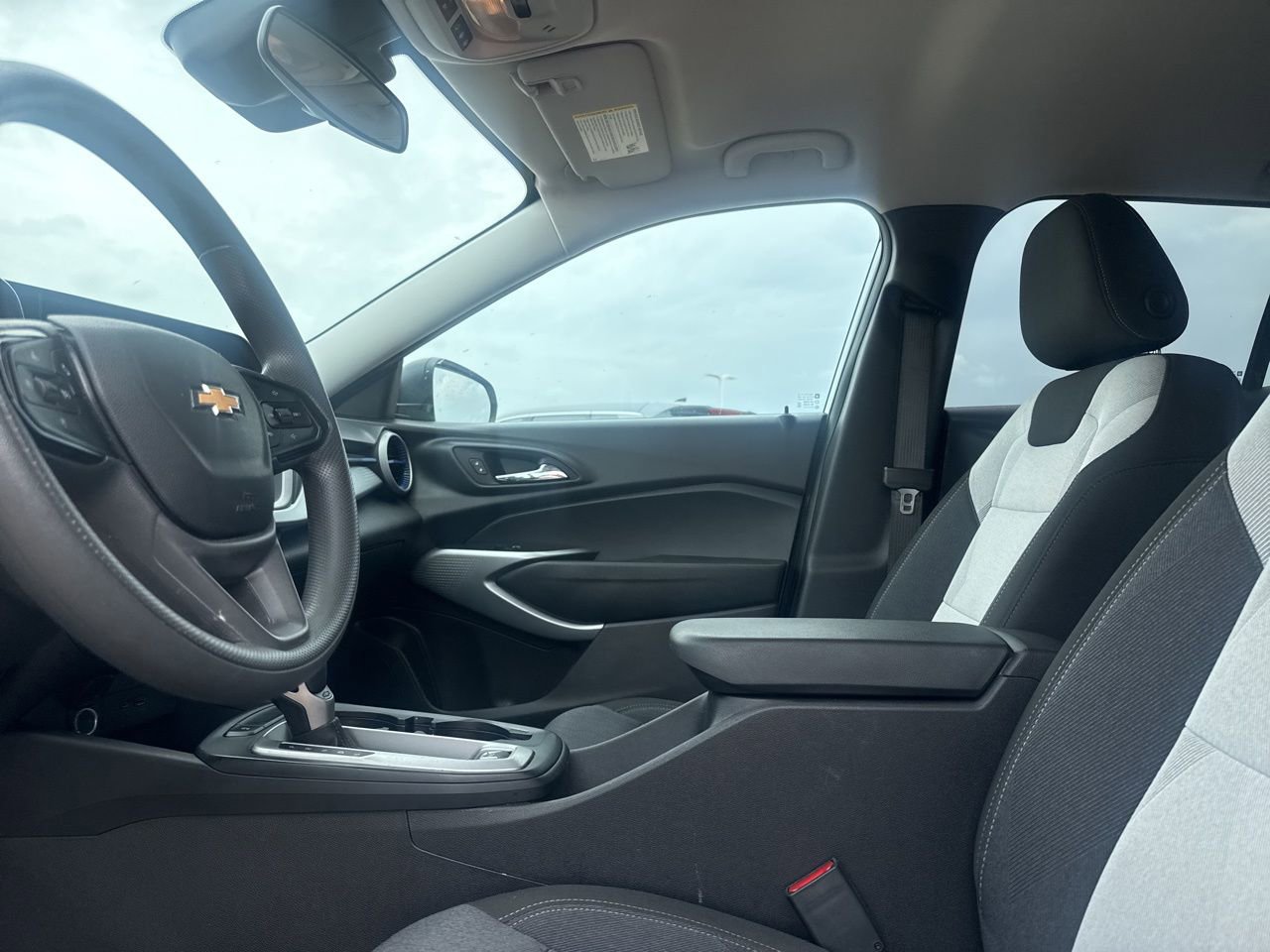 Used 2025 Chevrolet Trax LS image 39