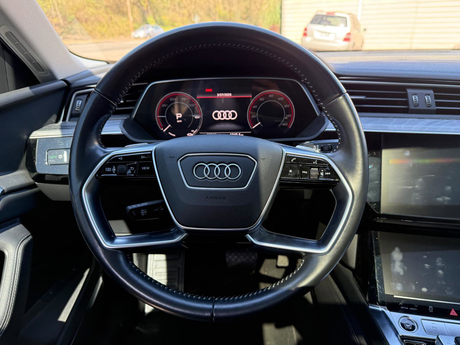 Used 2021 Audi e-tron Premium Plus w/ Premium Plus Package image 2