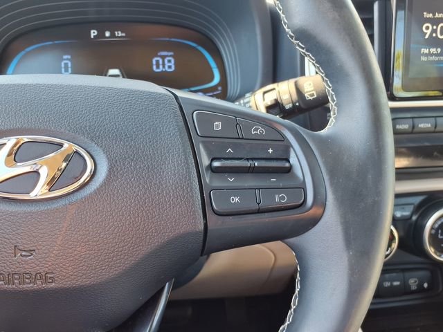 Used 2023 Hyundai Venue Limited FWD image 22