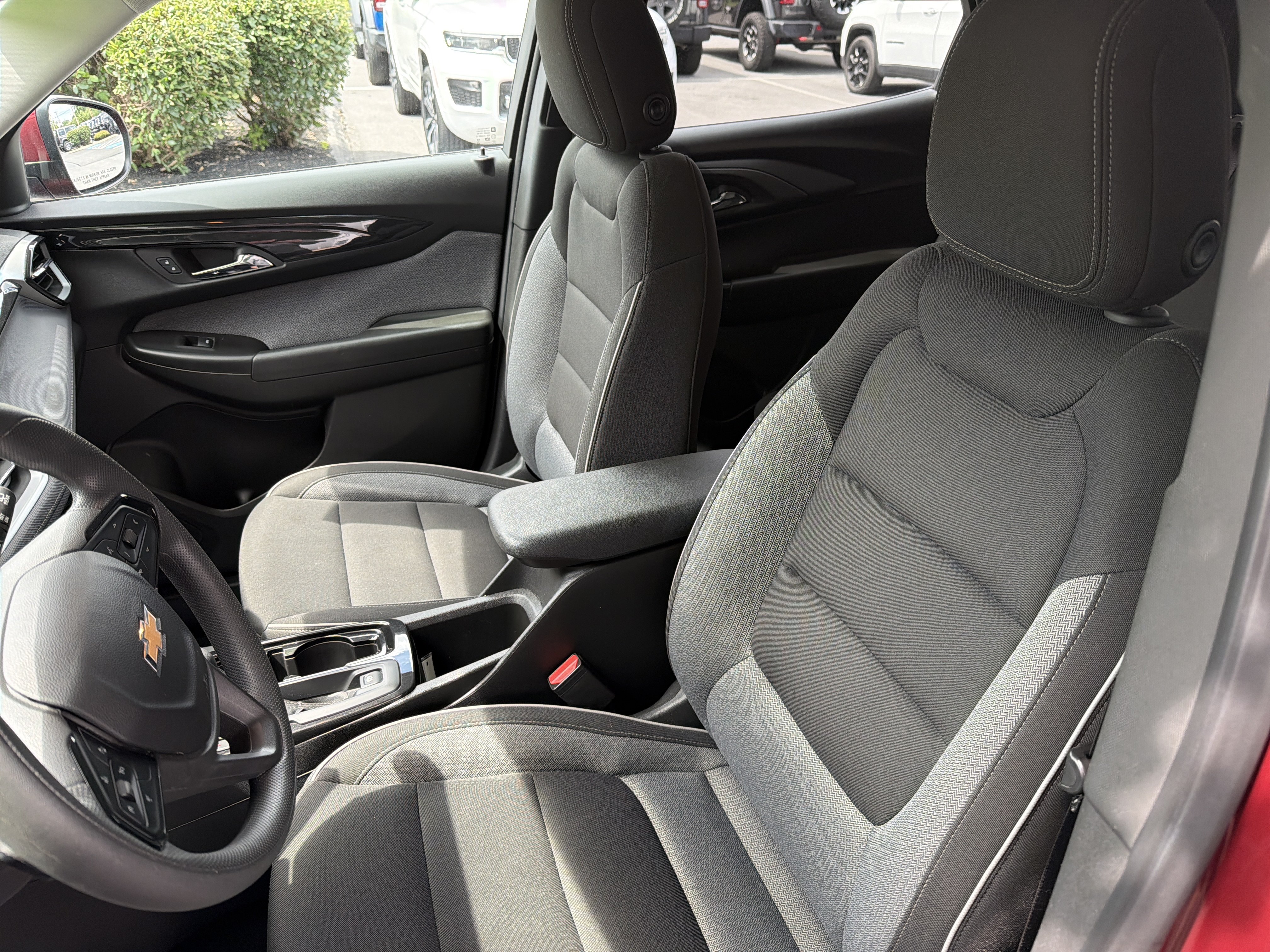 Used 2025 Chevrolet TrailBlazer LT AWD/4WD image 12