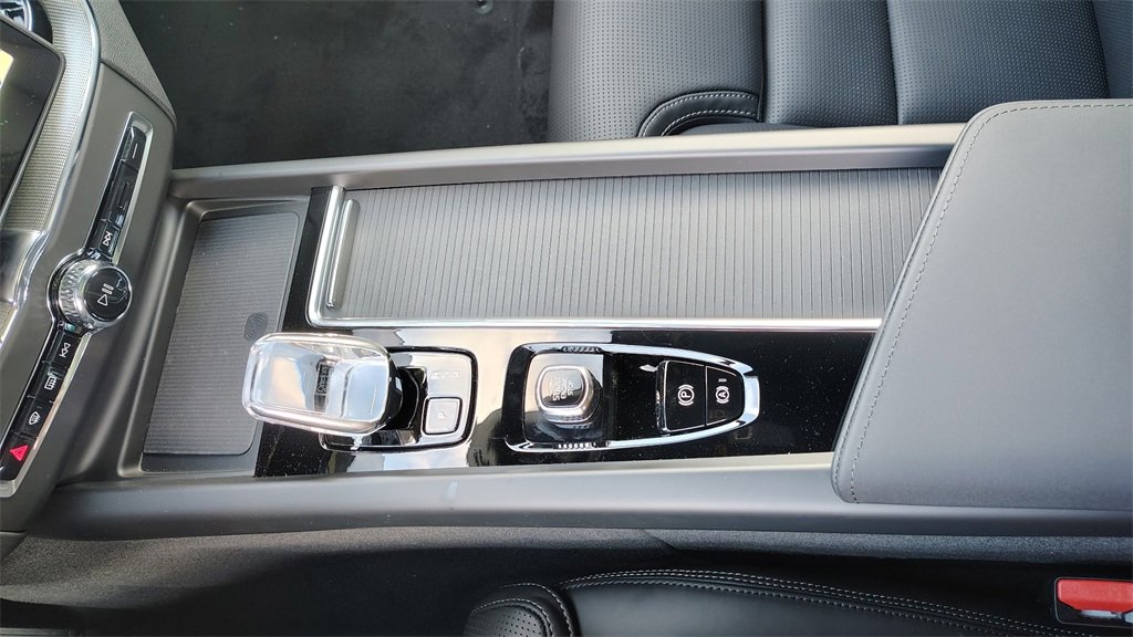 New 2026 Volvo XC60 B5 Ultra w/ Climate Package image 23