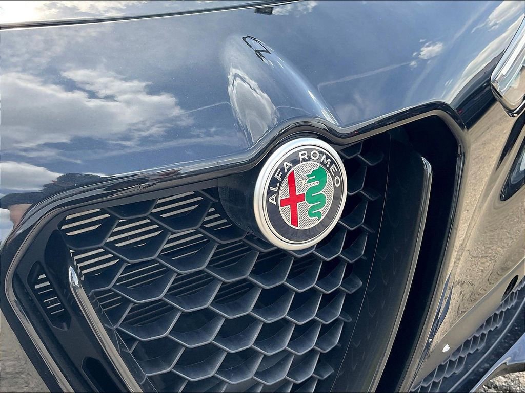 Used 2023 Alfa Romeo Stelvio Veloce AWD/4WD image 31