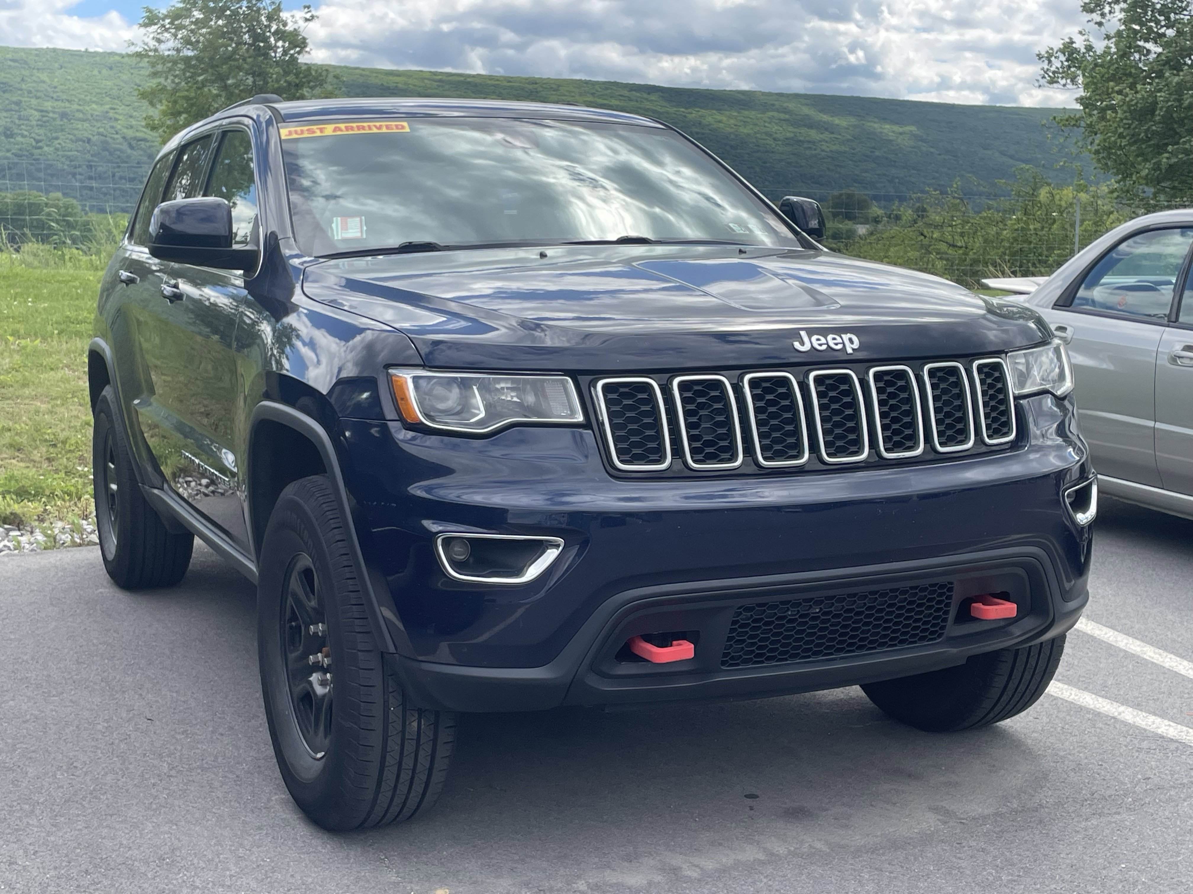 Used 2017 Jeep Grand Cherokee Laredo w/ Quick Order Package 23E AWD/4WD video 1
