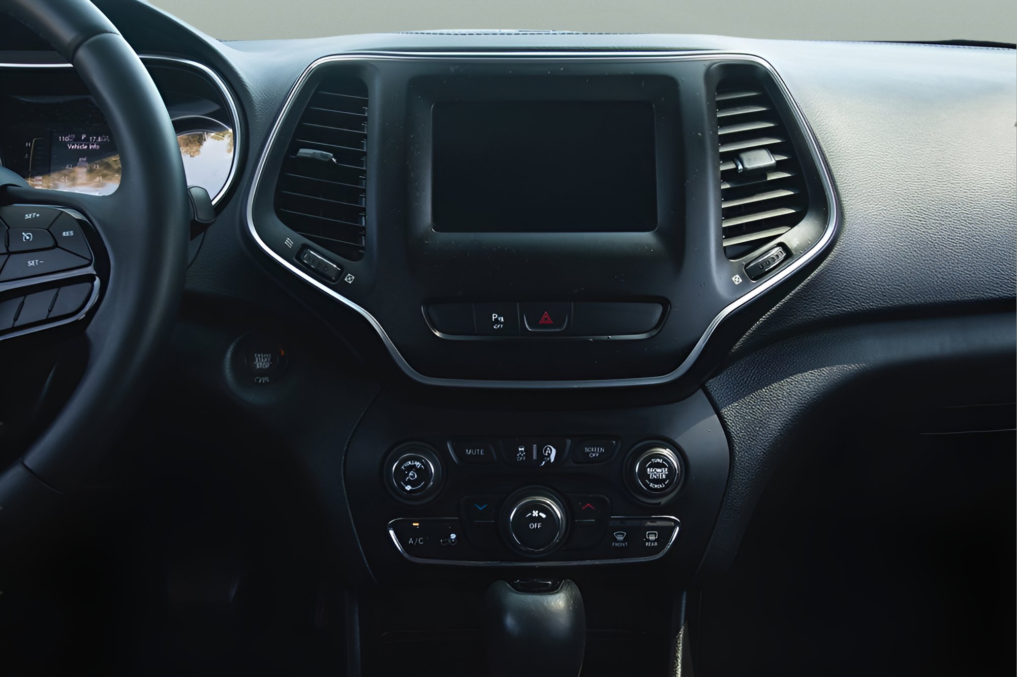 Used 2019 Jeep Cherokee Latitude Plus image 15