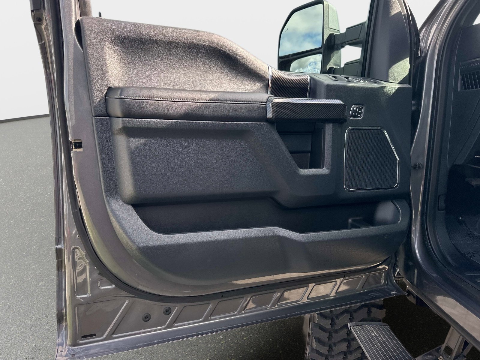 Used 2022 Ford F350 Lariat w/ Lariat Ultimate Package AWD/4WD image 20