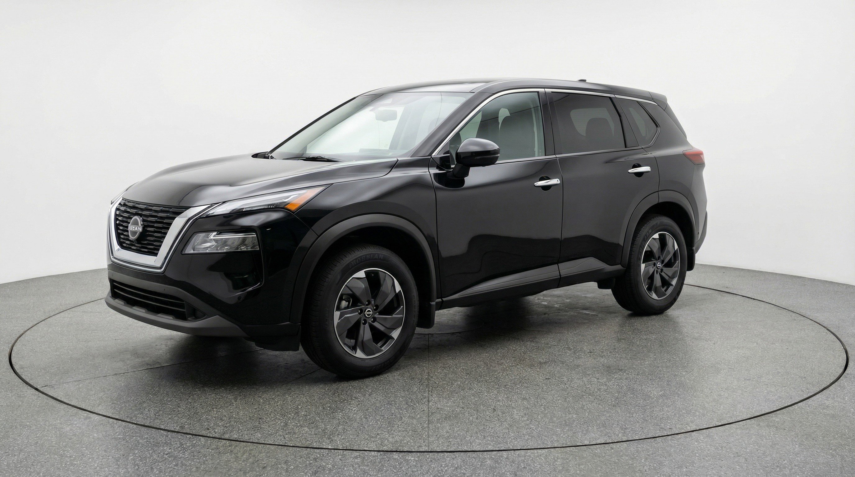 Used 2025 Nissan Rogue SV image 3