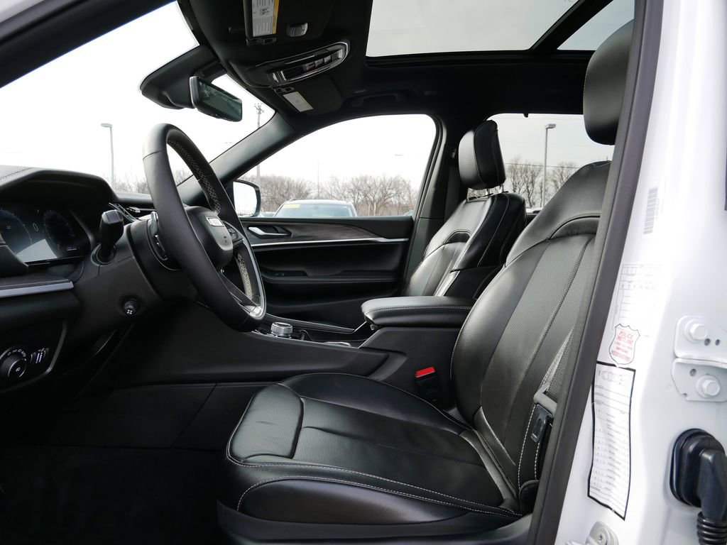 Used 2024 Jeep Grand Cherokee L Limited w/ Luxury Tech Group II image 11