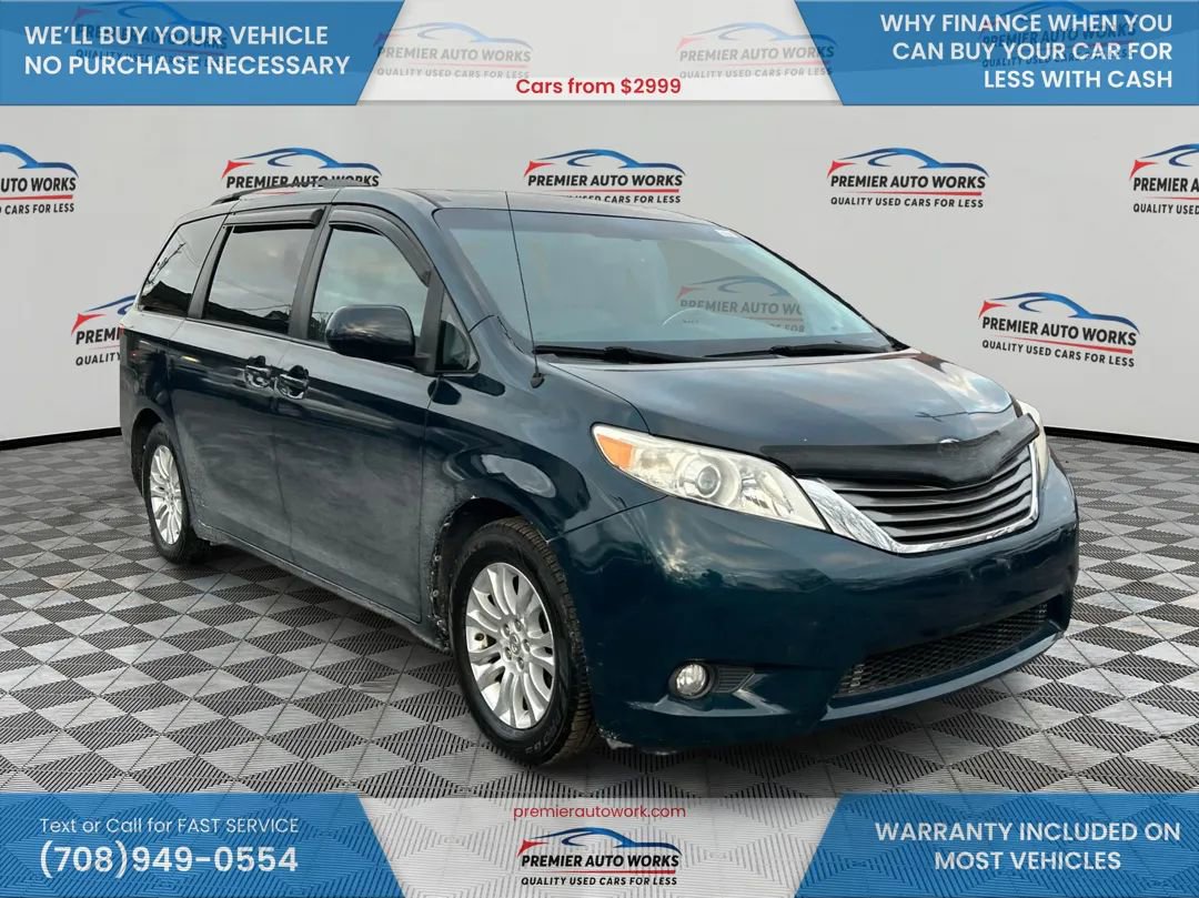Used 2012 Toyota Sienna XLE image 3