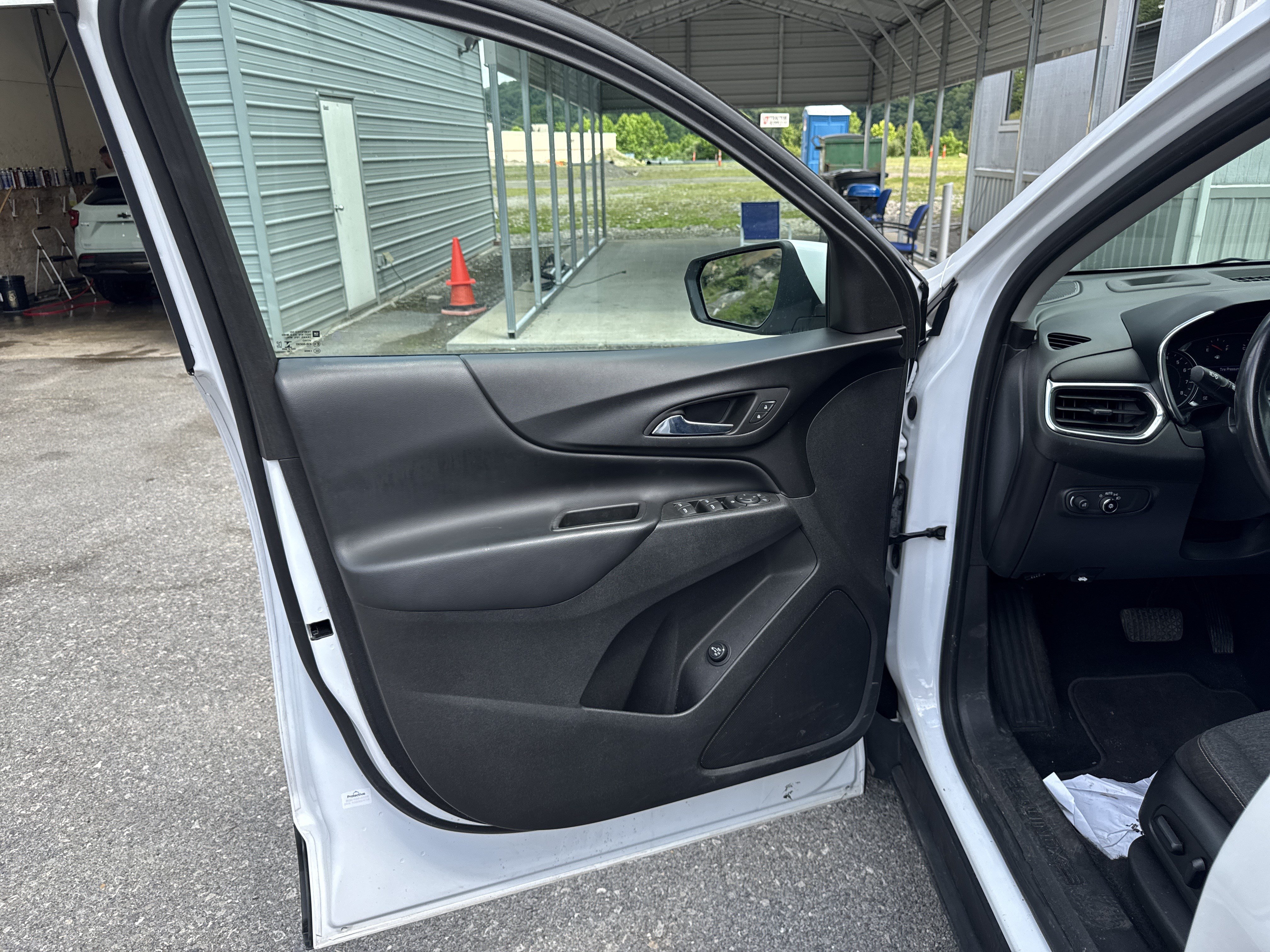 Used 2022 Chevrolet Equinox LT FWD image 10
