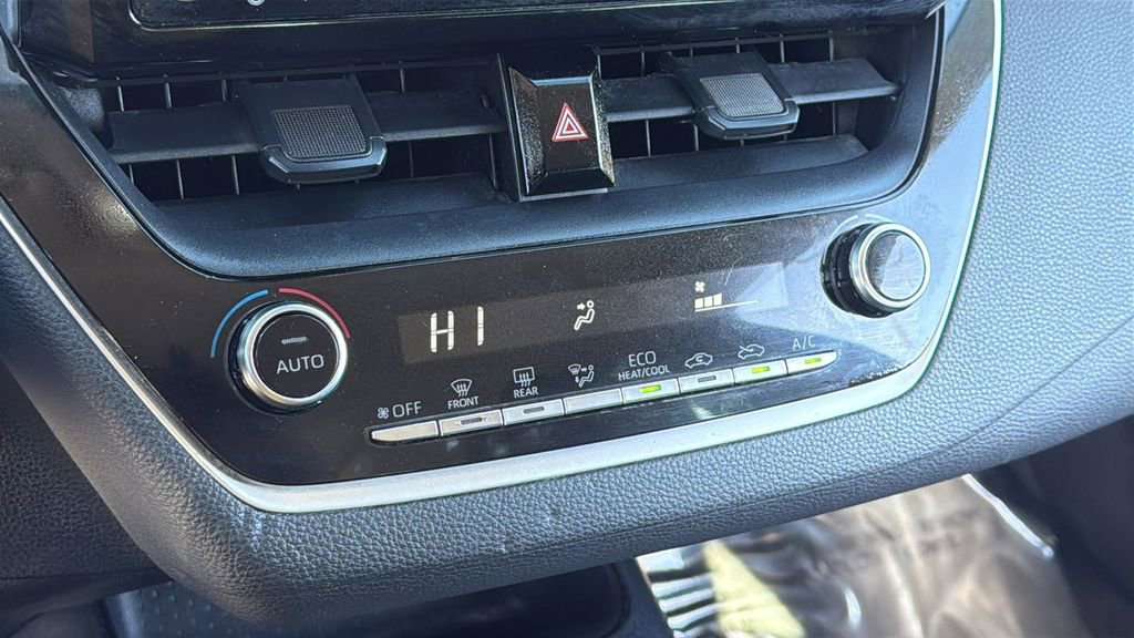 Used 2022 Toyota Corolla LE image 23