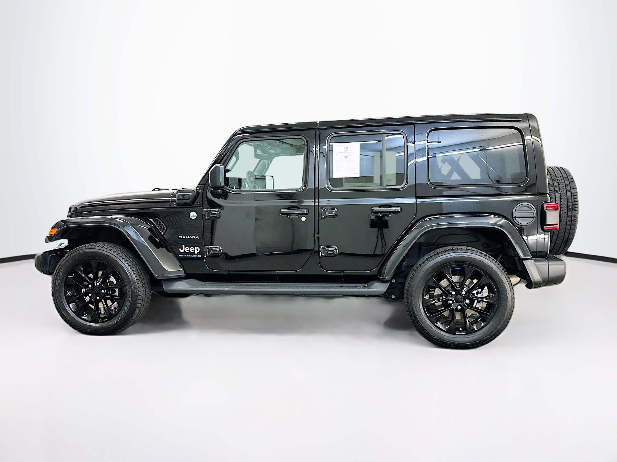 Used 2023 Jeep Wrangler Unlimited Sahara AWD/4WD image 4
