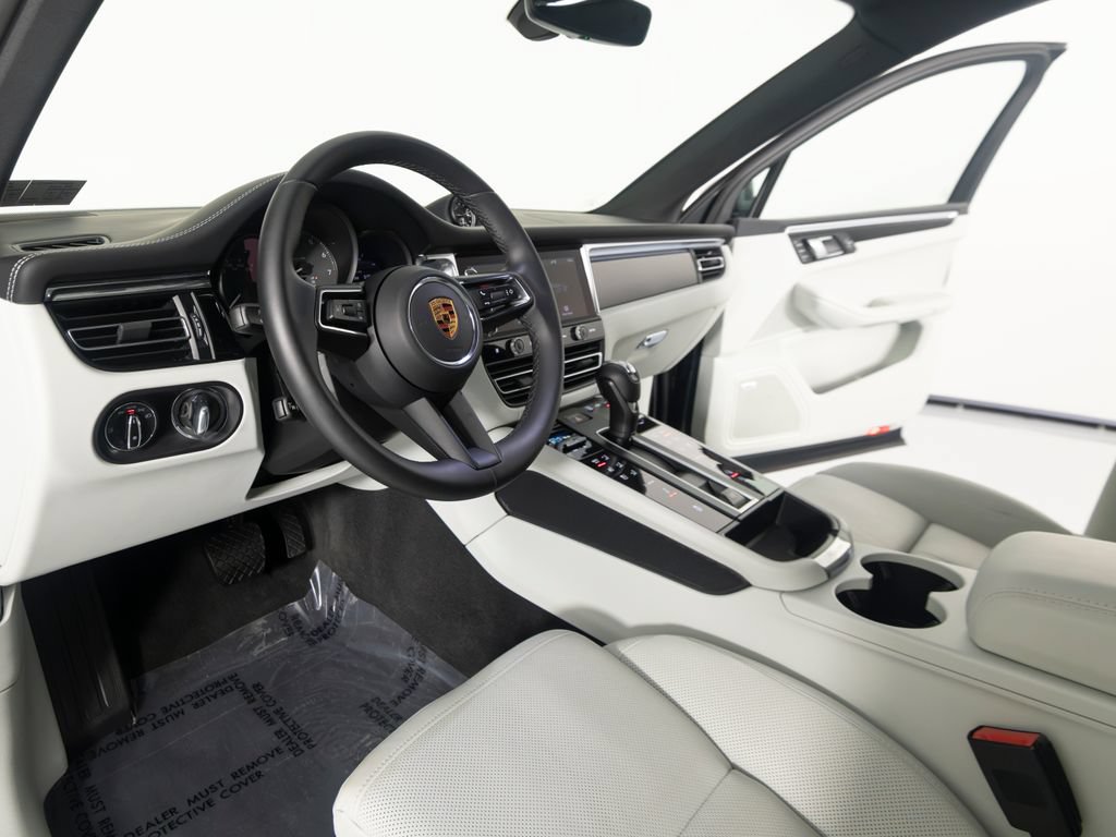 Certified 2026 Porsche Macan S AWD/4WD image 16