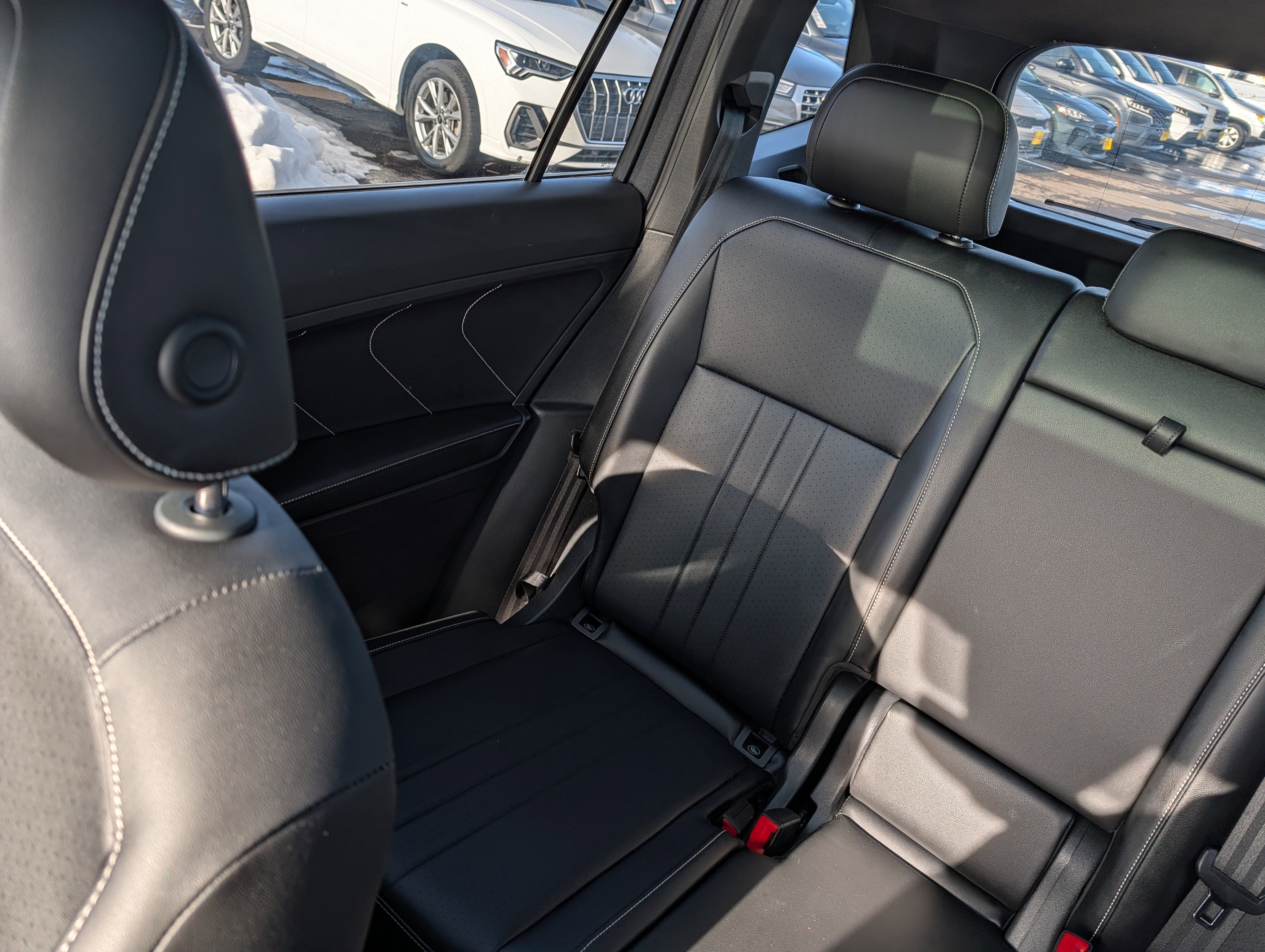 Used 2022 Volkswagen Tiguan SE R-Line image 12