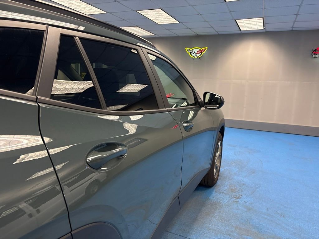 Certified 2025 Chevrolet Trax LT FWD image 6