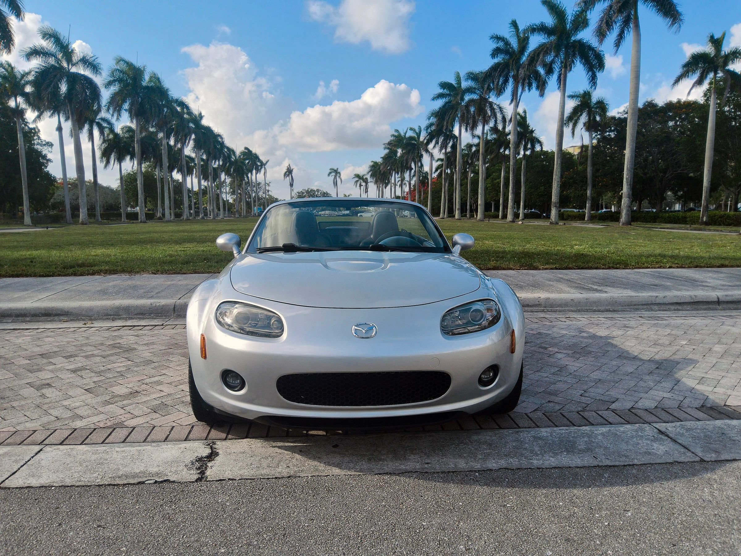 Used 2006 MAZDA MX-5 Miata Grand Touring RWD image 2