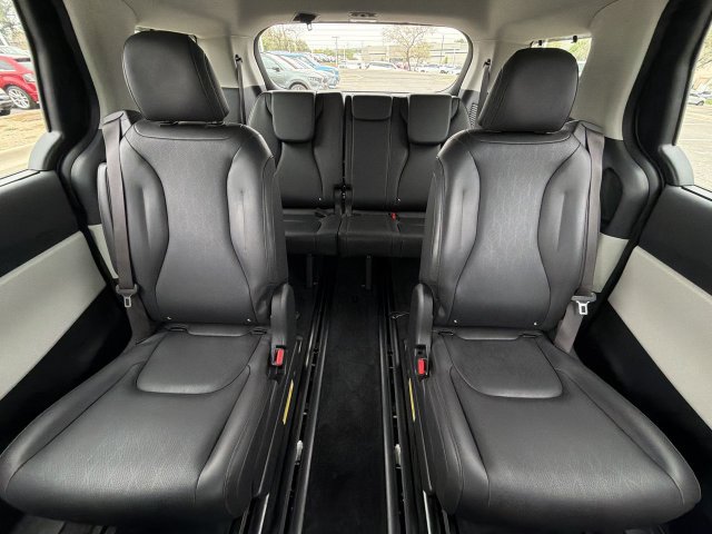 Certified 2024 Kia Carnival EX FWD image 17