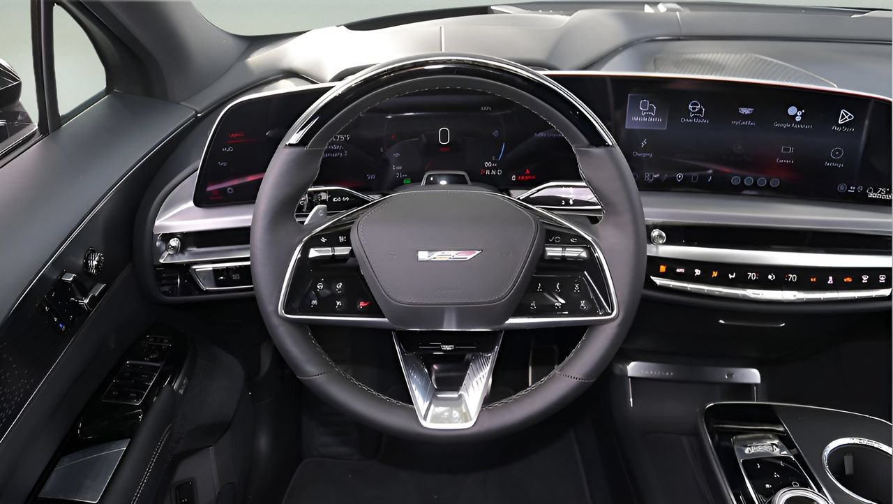 New 2026 Cadillac Lyriq V w/ Exterior Carbon Fiber Package AWD/4WD image 13