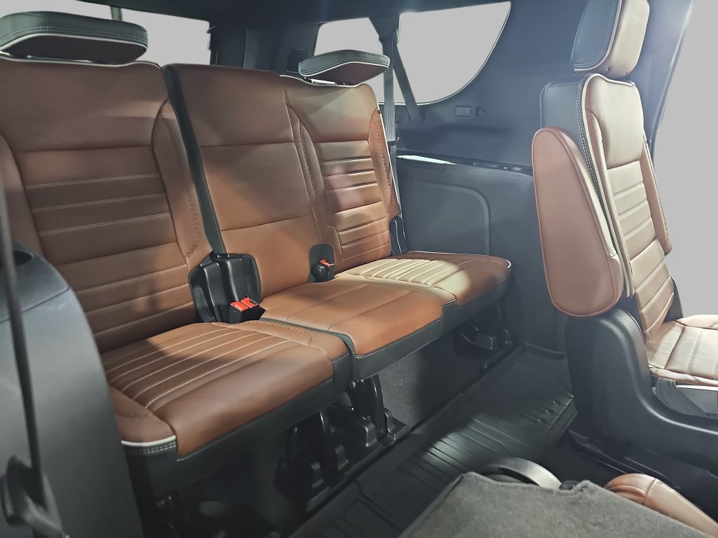 Certified 2023 GMC Yukon XL Denali Ultimate w/ LPO, Floor Liner Package AWD/4WD image 15