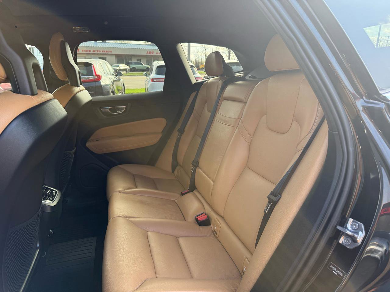 Used 2018 Volvo XC60 T6 Inscription w/ Vision Package image 10