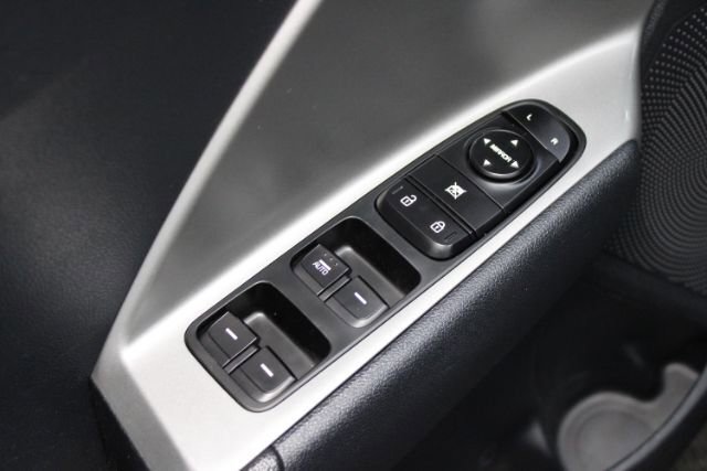 Used 2019 Kia Niro LX FWD image 12