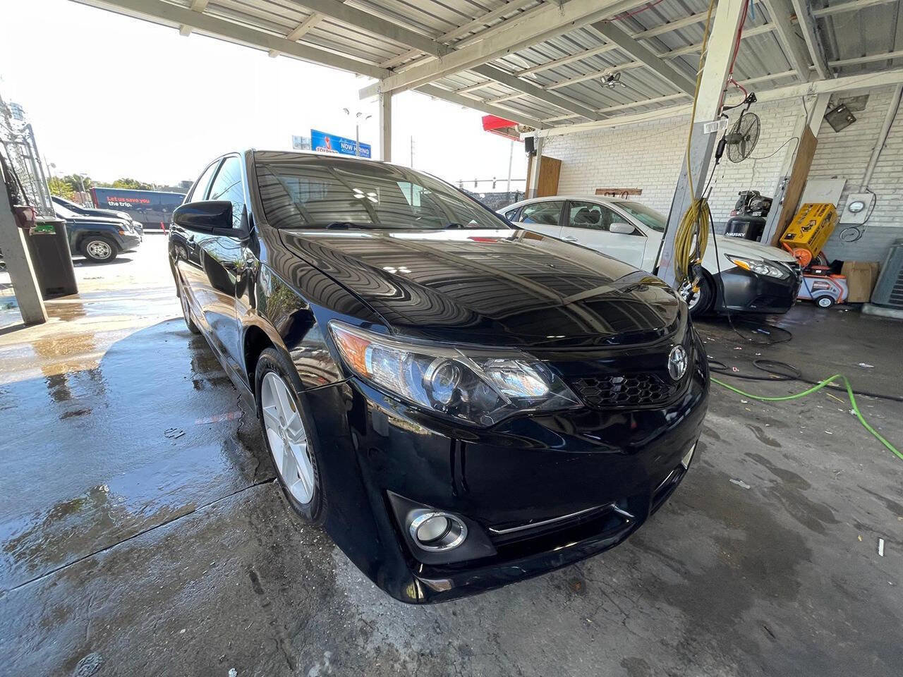 Used 2012 Toyota Camry SE image 3