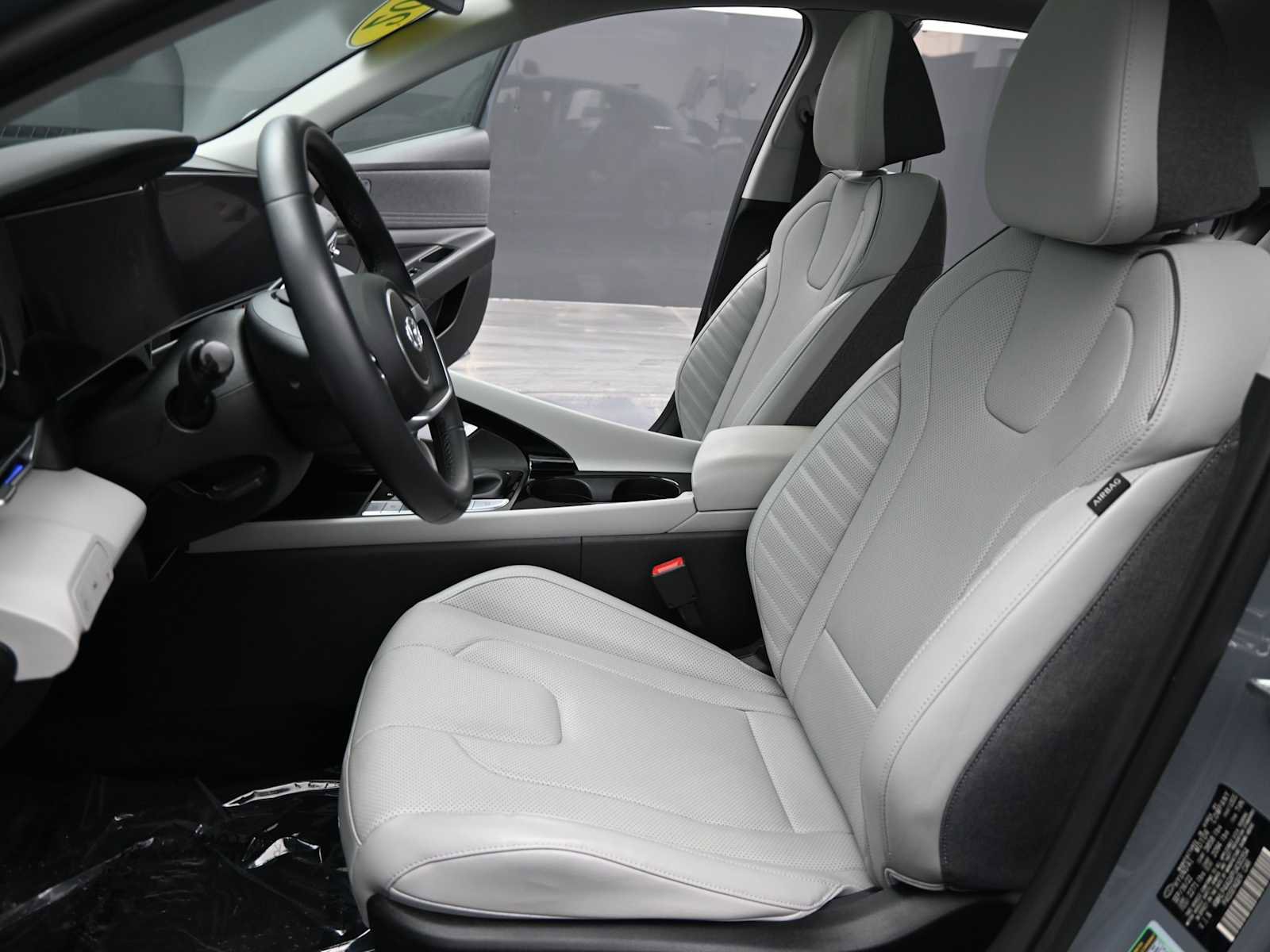 Used 2023 Hyundai Elantra Limited image 15