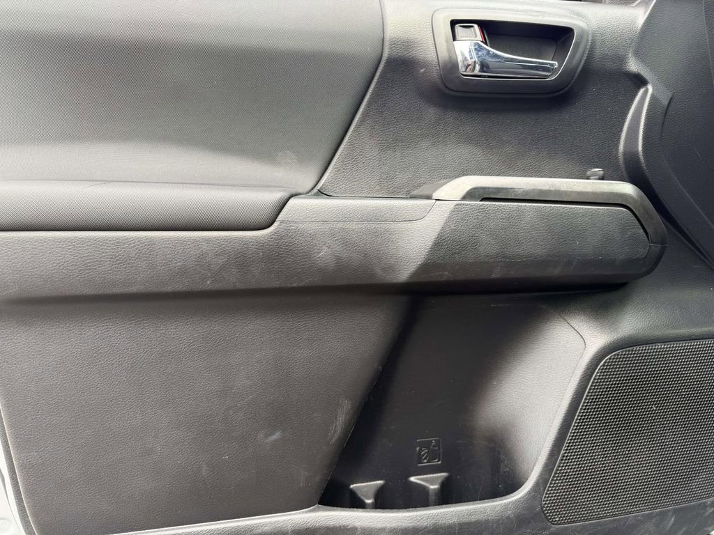 Used 2021 Toyota Tacoma TRD Off-Road image 11