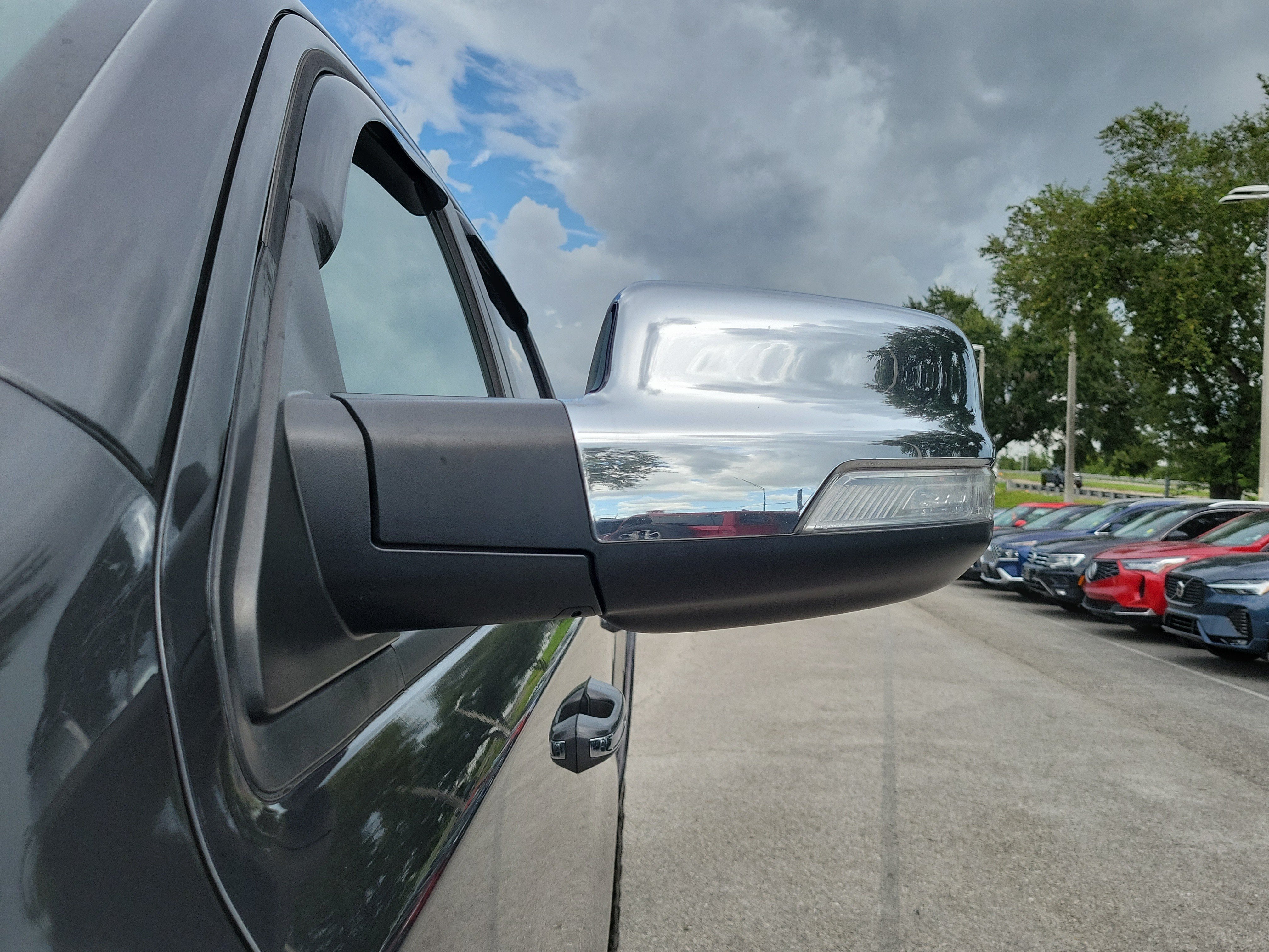 Used 2019 RAM 1500 Laramie RWD image 4