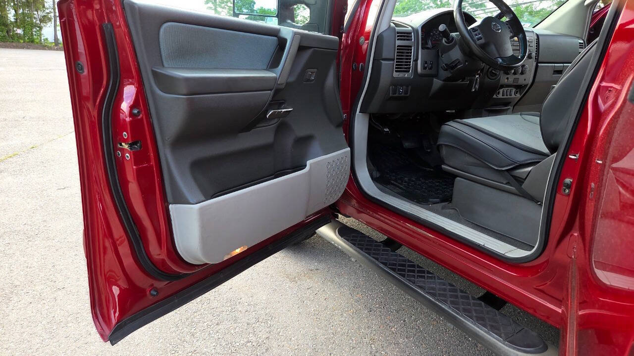 Used 2004 Nissan Titan SE w/ (Bed) Utility Bed Pkg AWD/4WD image 29