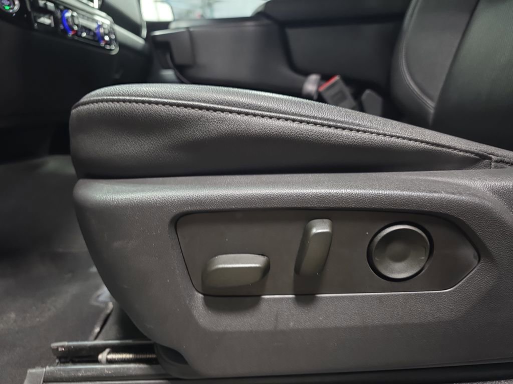 Certified 2025 GMC Sierra 1500 SLT image 30