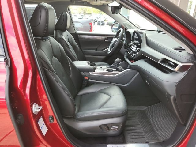 Used 2022 Toyota Highlander Limited AWD/4WD image 29