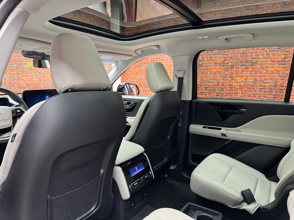 Used 2025 Lincoln Aviator AWD image 24