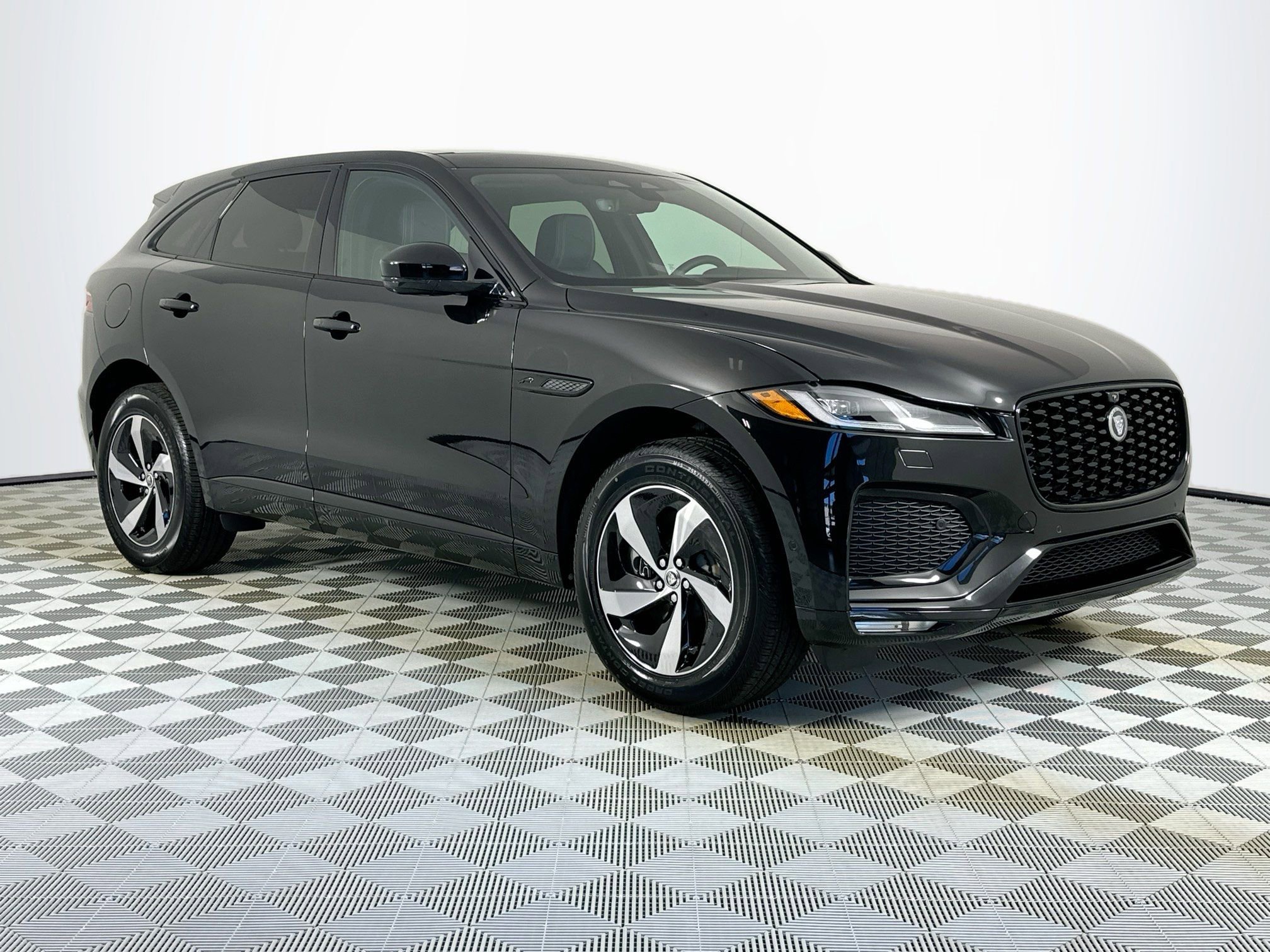 Certified 2026 Jaguar F-PACE R-Dynamic S AWD/4WD image 3