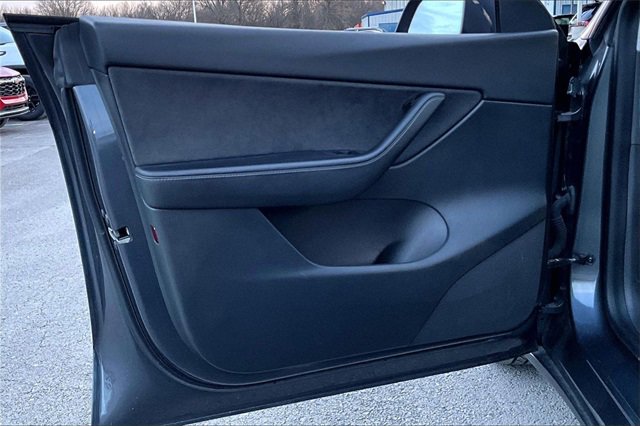 Used 2021 Tesla Model Y Long Range image 18