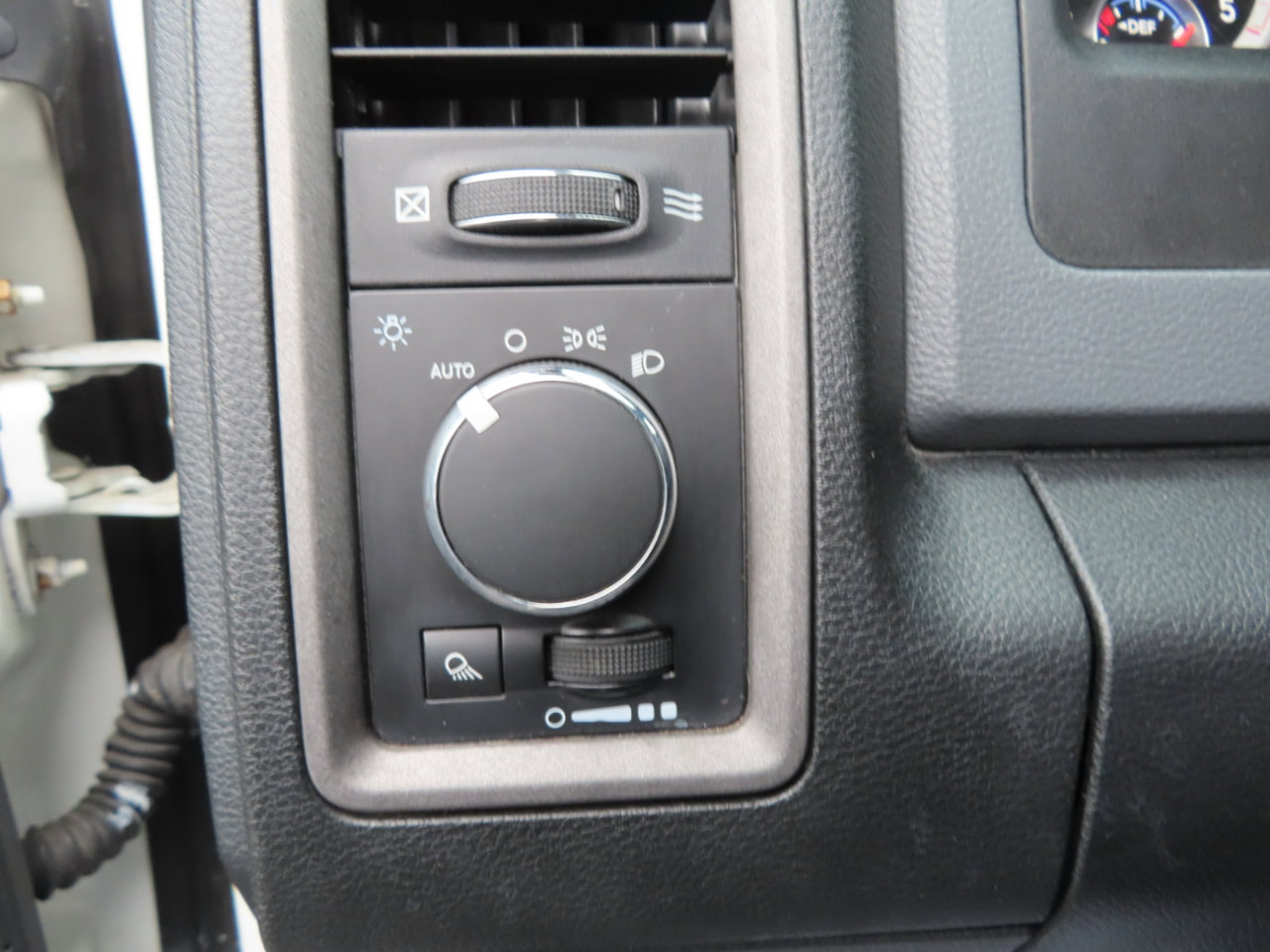 Used 2016 RAM 2500 Tradesman w/ Chrome Appearance Group image 32