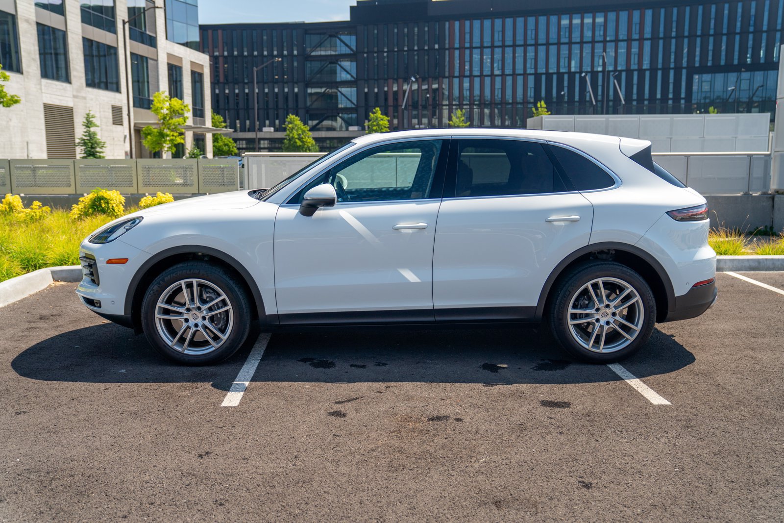 Certified 2022 Porsche Cayenne AWD/4WD image 2