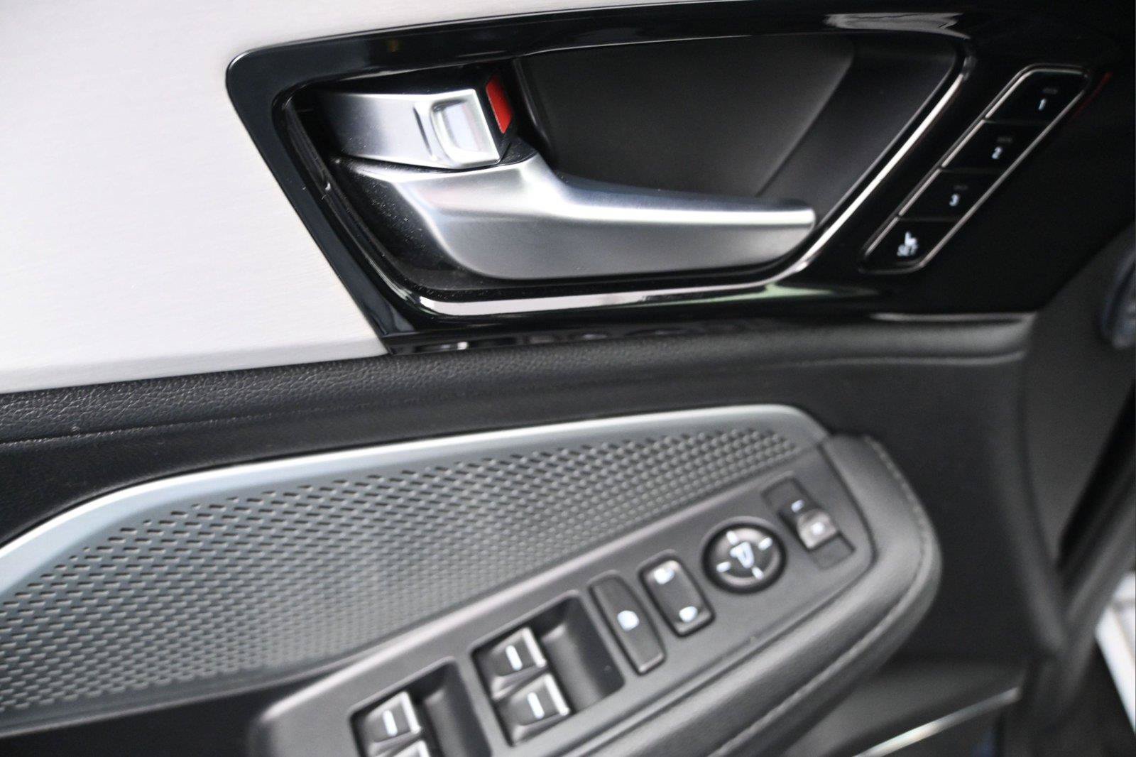 Certified 2025 Acura MDX SH-AWD image 9
