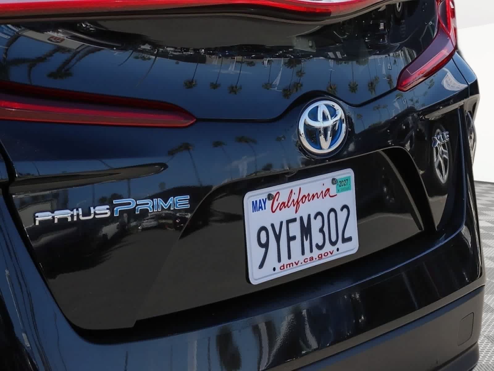 Used 2021 Toyota Prius Prime XLE FWD image 12