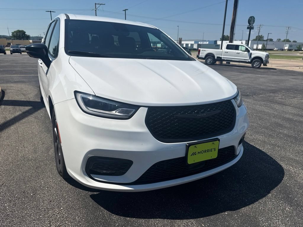 Used 2024 Chrysler Pacifica Limited FWD image 4