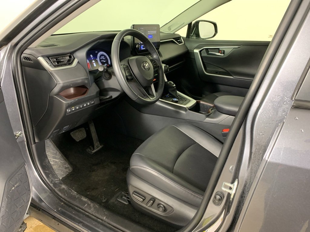 Used 2024 Toyota RAV4 Limited w/ Advanced Technology Package image 32