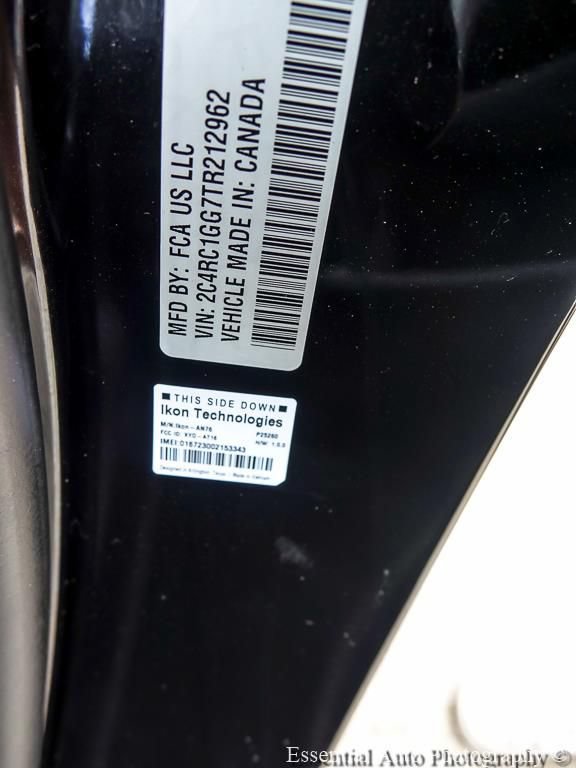 Used 2026 Chrysler Pacifica Limited FWD image 30