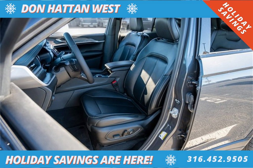 Used 2025 Jeep Grand Cherokee Limited image 4