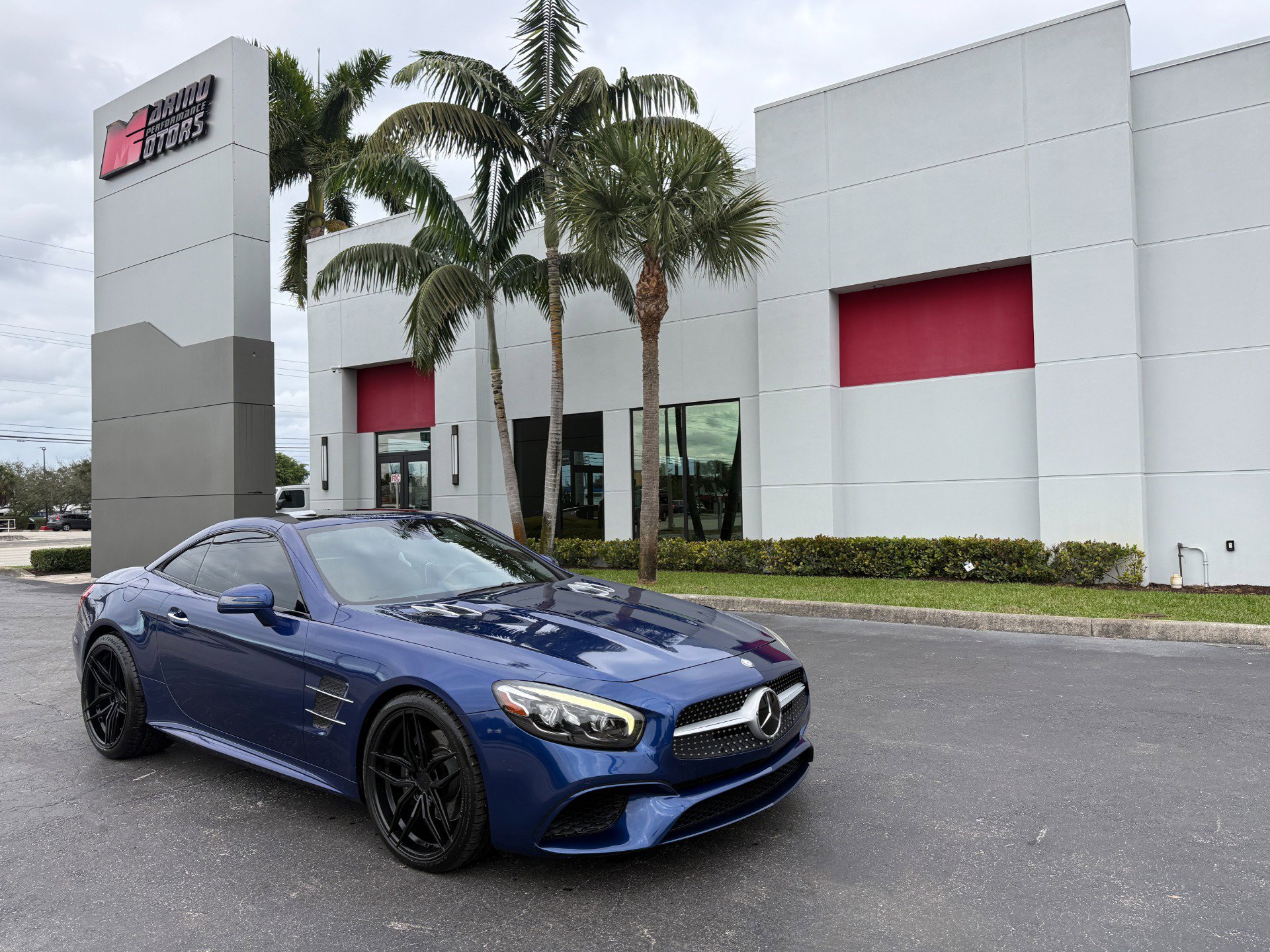 Used 2017 Mercedes-Benz SL 550 image 2