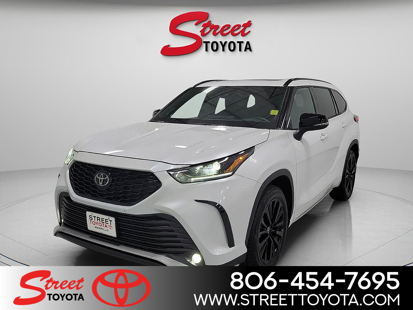Certified 2025 Toyota Highlander XSE AWD/4WD image 1