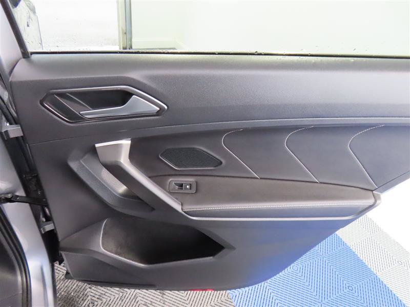 Used 2023 Volkswagen Tiguan SE FWD image 32