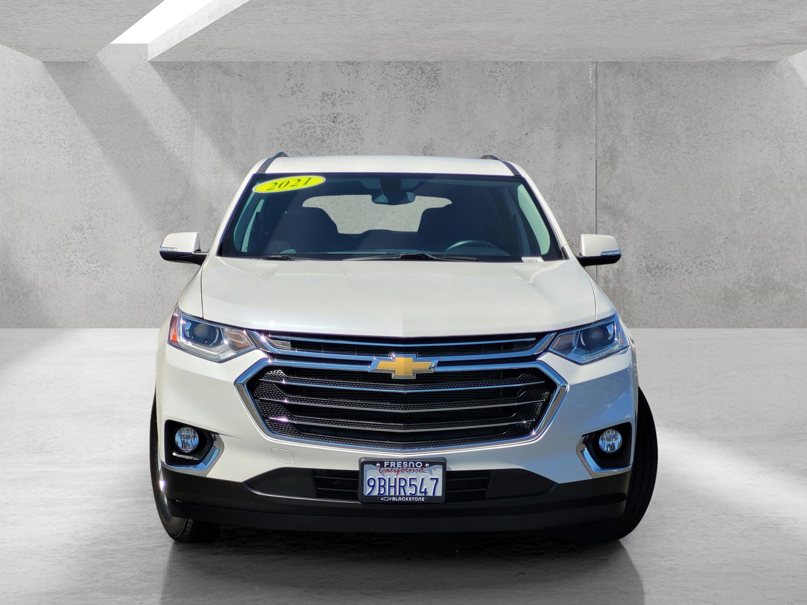 Used 2021 Chevrolet Traverse LT image 2