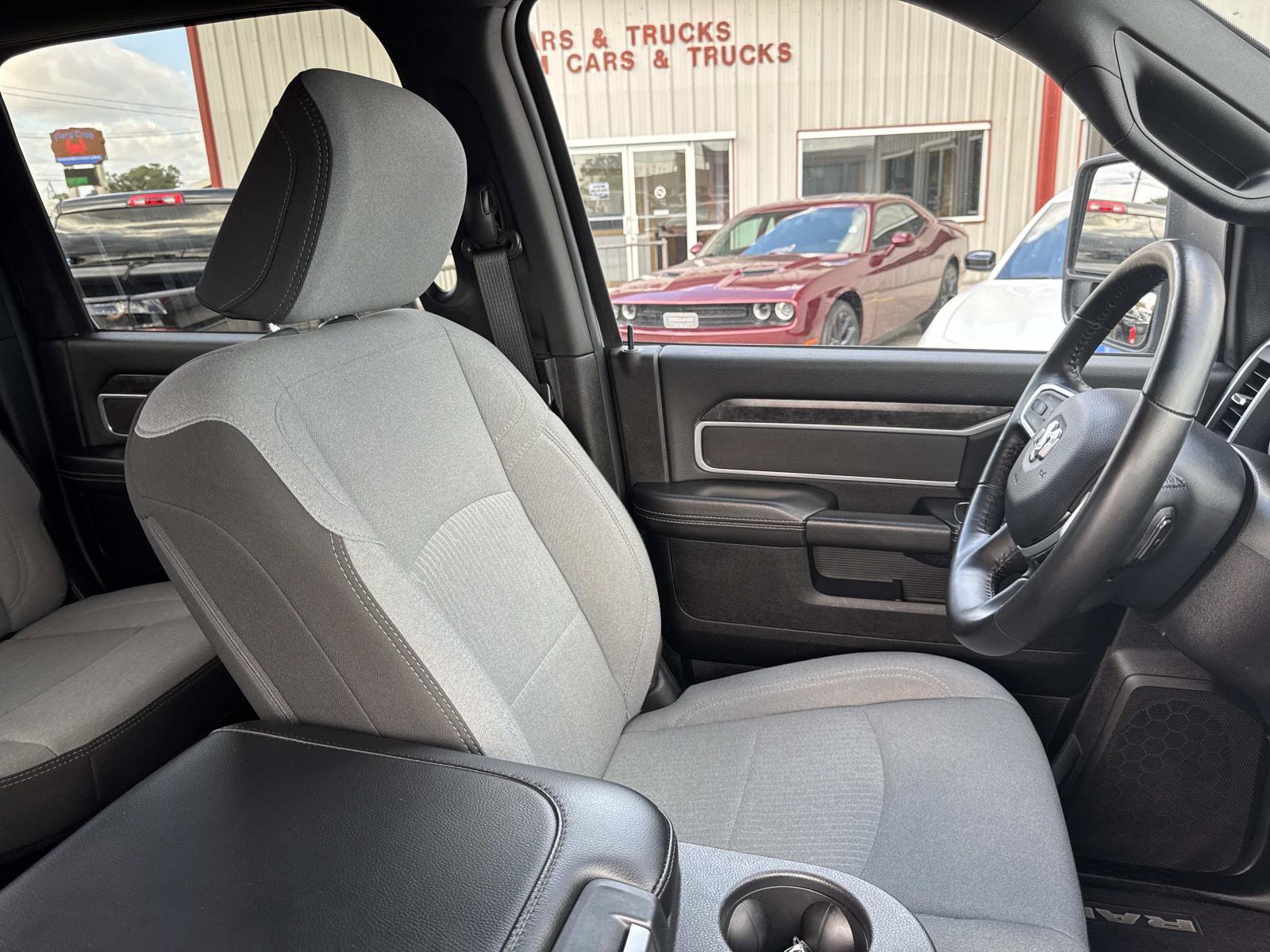 Used 2024 RAM 2500 Big Horn w/ Bed Utility Group image 10