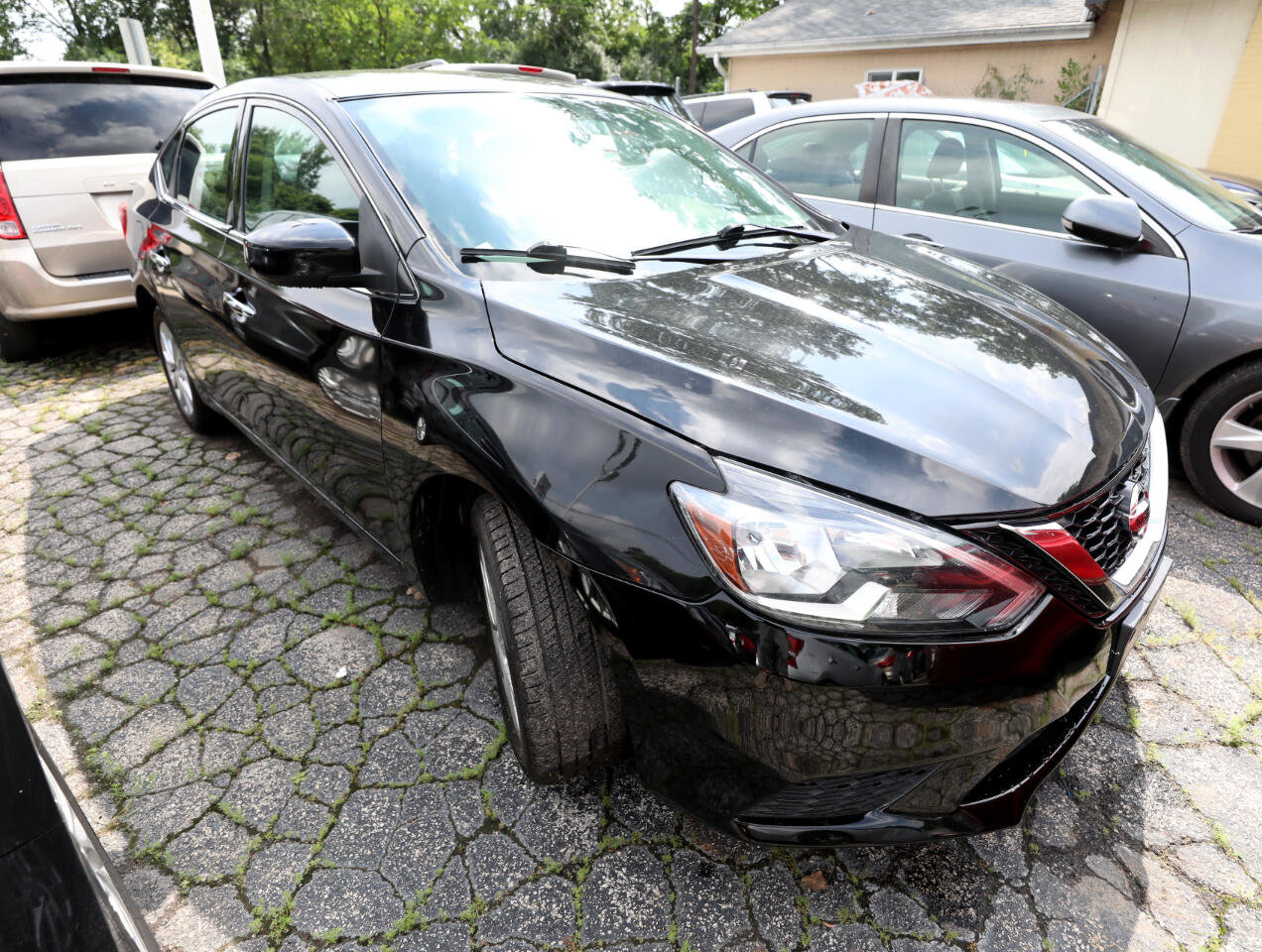 Used 2019 Nissan Sentra SV image 3
