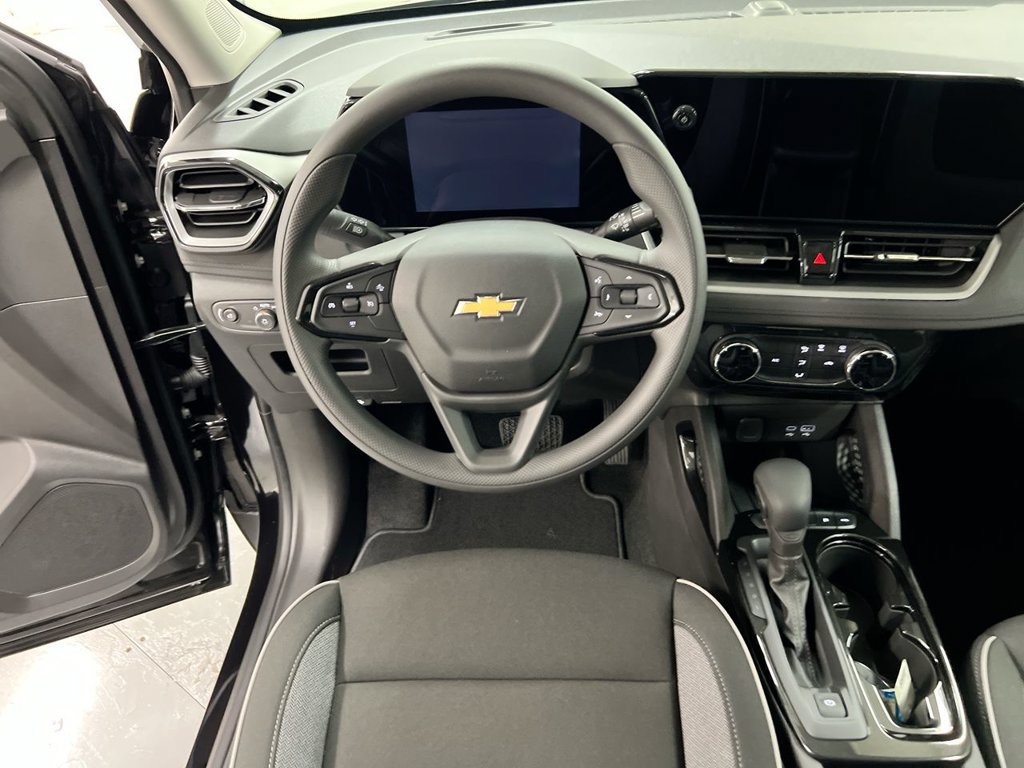 Used 2025 Chevrolet TrailBlazer LT AWD/4WD image 19