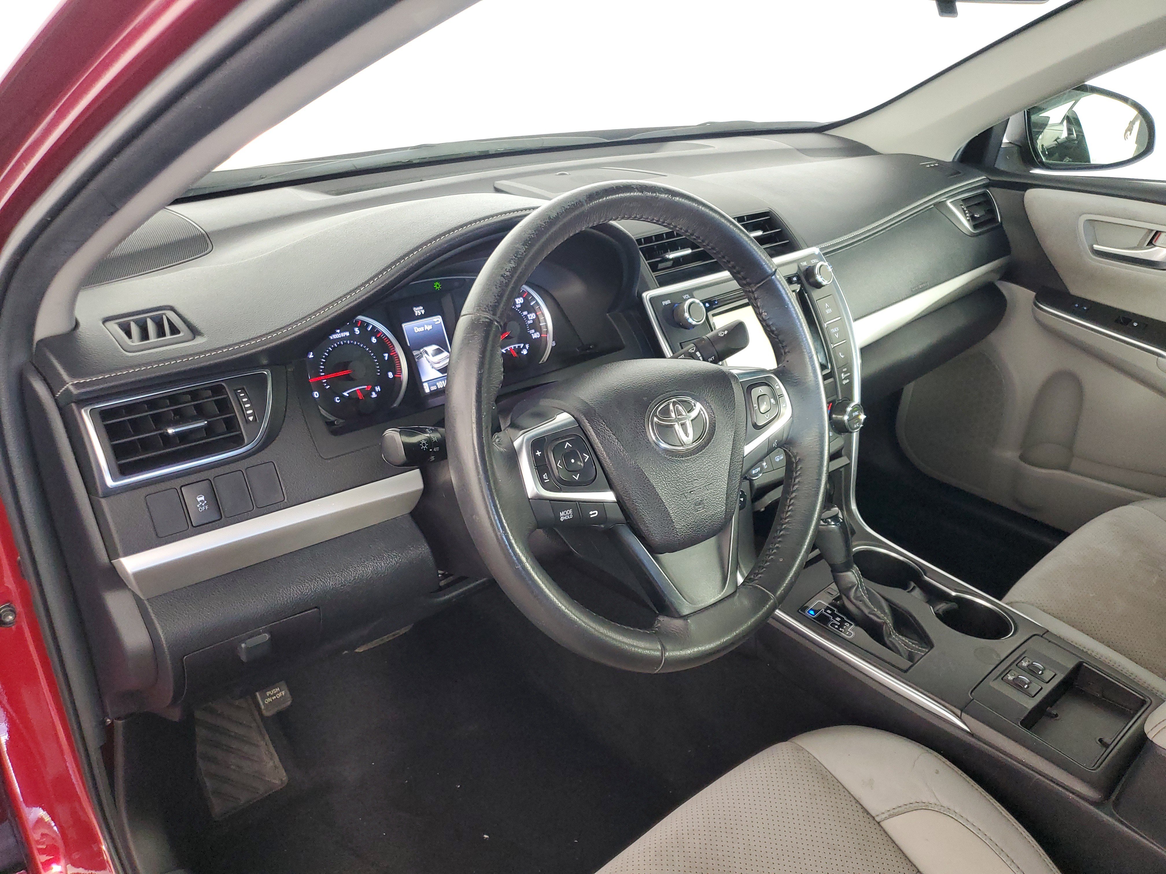 Used 2017 Toyota Camry XSE w/ Moonroof Package FWD image 11